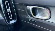 Volvo XC40 2.0 B3P Ultra Dark 5dr Auto Petrol Estate